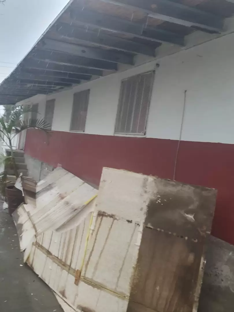 Primaria del Ejido Ojo de Agua se inunda cada vez que llueve; piden ayuda a las autoridades