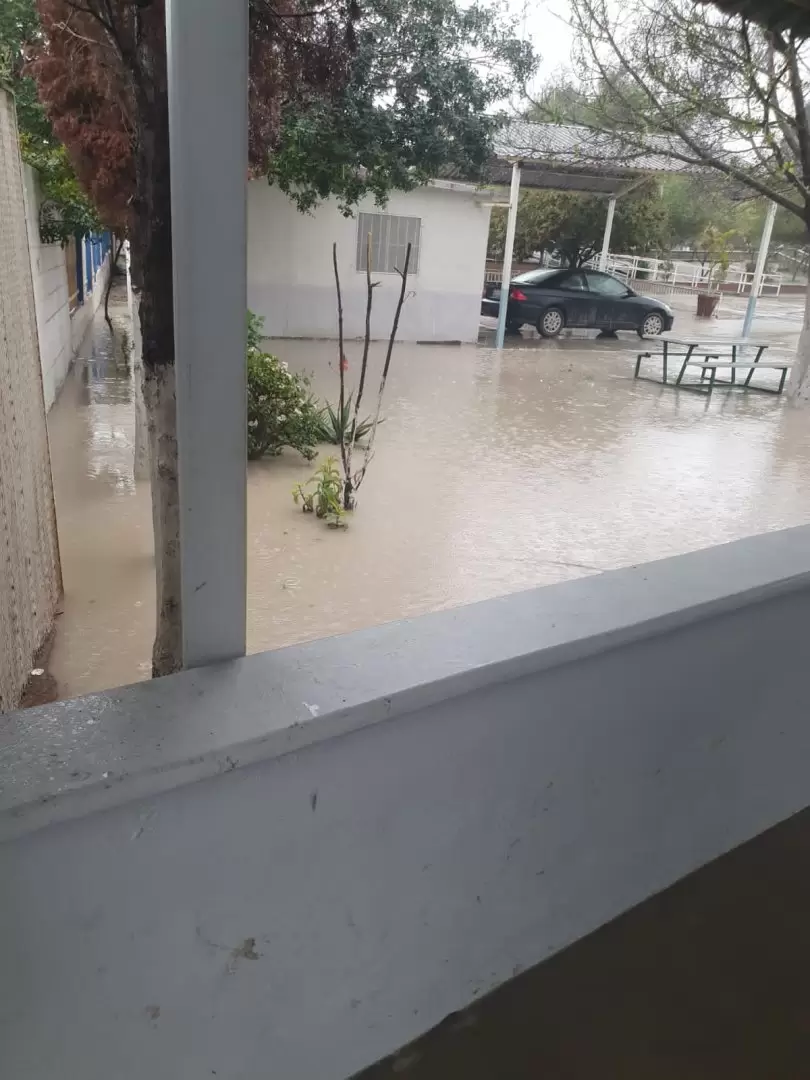 Primaria del Ejido Ojo de Agua se inunda cada vez que llueve; piden ayuda a las autoridades