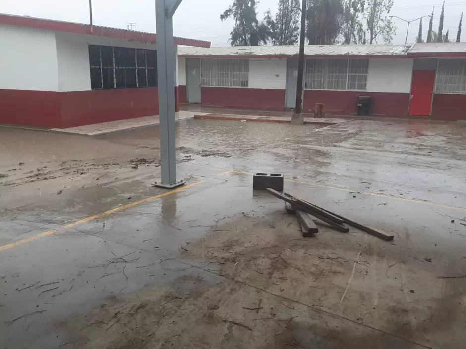 Primaria del Ejido Ojo de Agua se inunda cada vez que llueve; piden ayuda a las autoridades