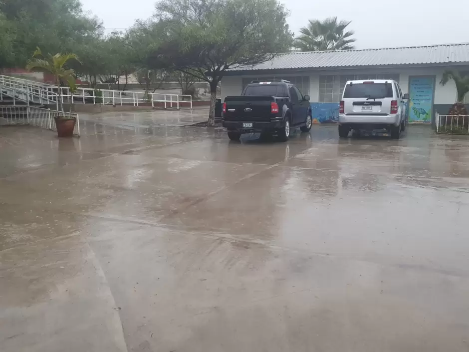 Primaria del Ejido Ojo de Agua se inunda cada vez que llueve; piden ayuda a las autoridades