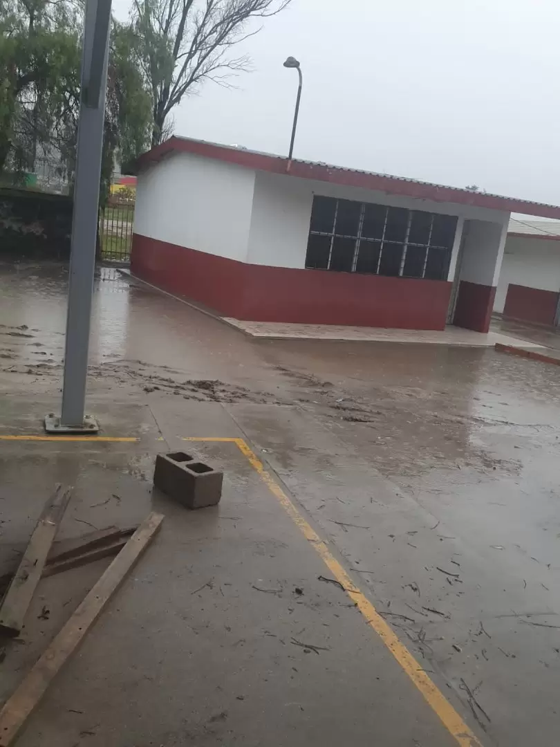 Primaria del Ejido Ojo de Agua se inunda cada vez que llueve; piden ayuda a las autoridades