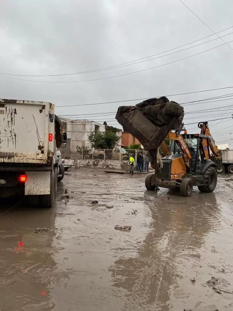 Limpieza de privadas afectadas en Riberas del Bosque