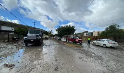 Limpieza de privadas afectadas en Riberas del Bosque