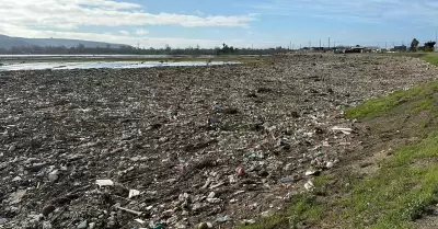 Basura arrastrada desde Tijuana durante tormenta afectan a EU