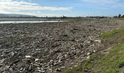 Basura arrastrada desde Tijuana durante tormenta afectan a EU