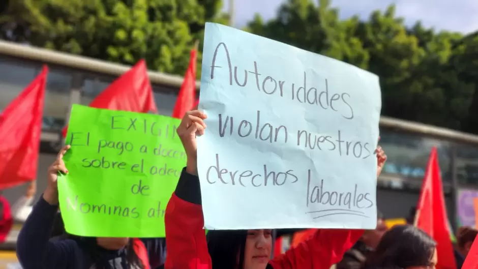 Manifestantes Bloquean Avenida Paseo del Centenario Frente a Secretaría de Educación