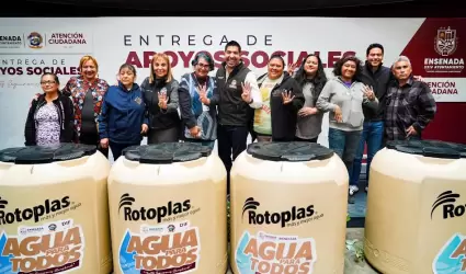 Entrega Armando Ayala apoyos por 500 mil pesos