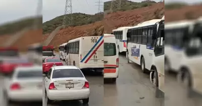 Accidente de tres autobuses de personal provoca tránsito lento en Abelardo L Rod