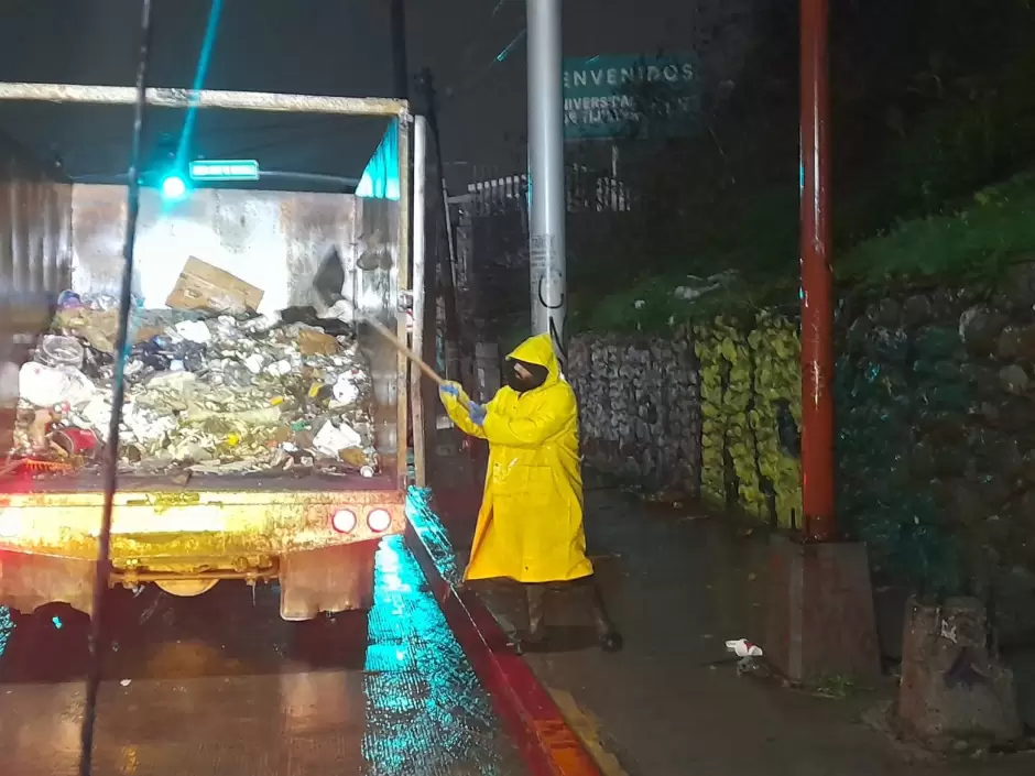 Atienden incidencias por lluvias