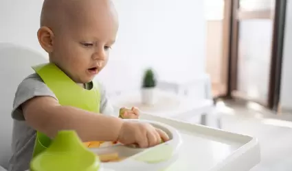 Bebé comiendo