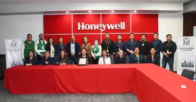 Entrega IMSS distintivo Entornos Laborales Seguros y Saludables a empresa de la 
