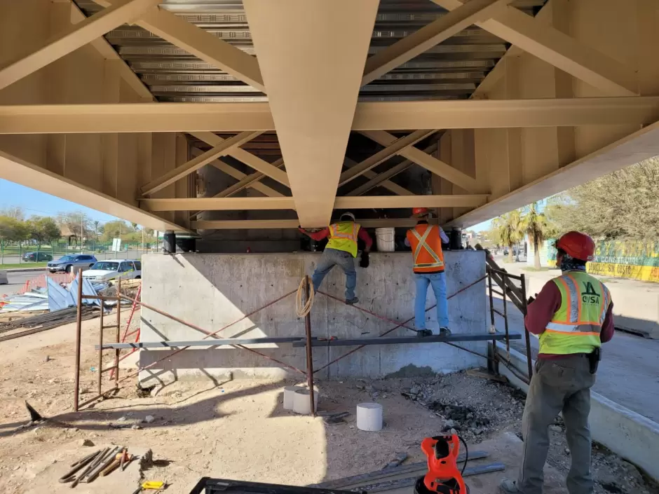 Inician maniobras de colocacin de aisladores antissmicos en puentes de Eje Central y Ro Nuevo