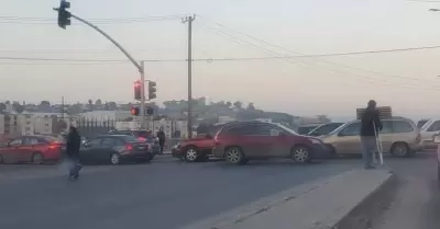 Obstruccin vehicular en cruceros de la ciudad afecta el flujo de trfico