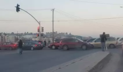 Obstruccin vehicular en cruceros de la ciudad afecta el flujo de trfico