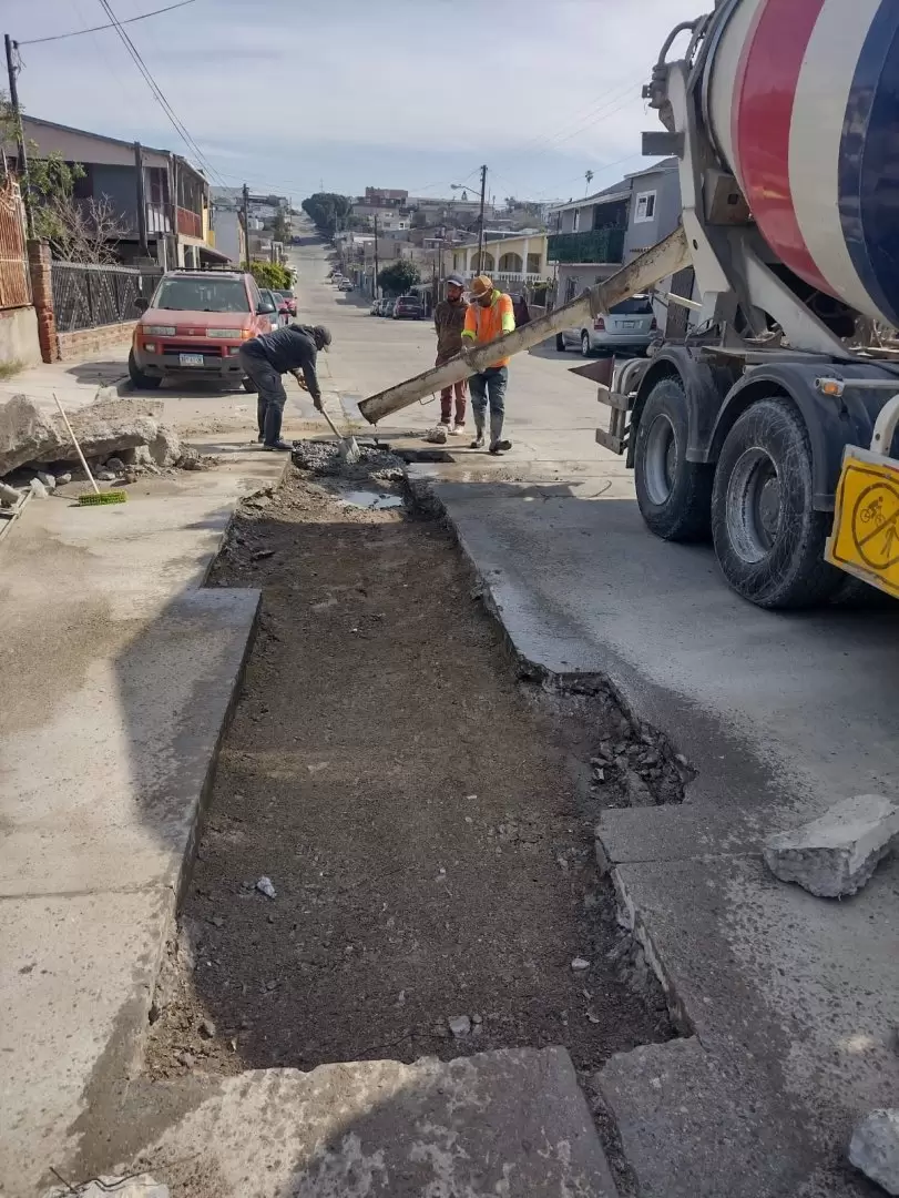 Bacheo en colonias de Tijuana