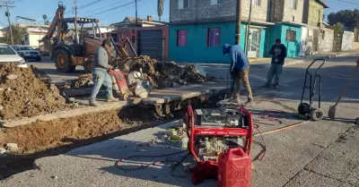 Bacheo en colonias de Tijuana