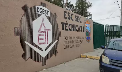 Padres exigen destitucin del Director de la Secundaria Tcnica 21