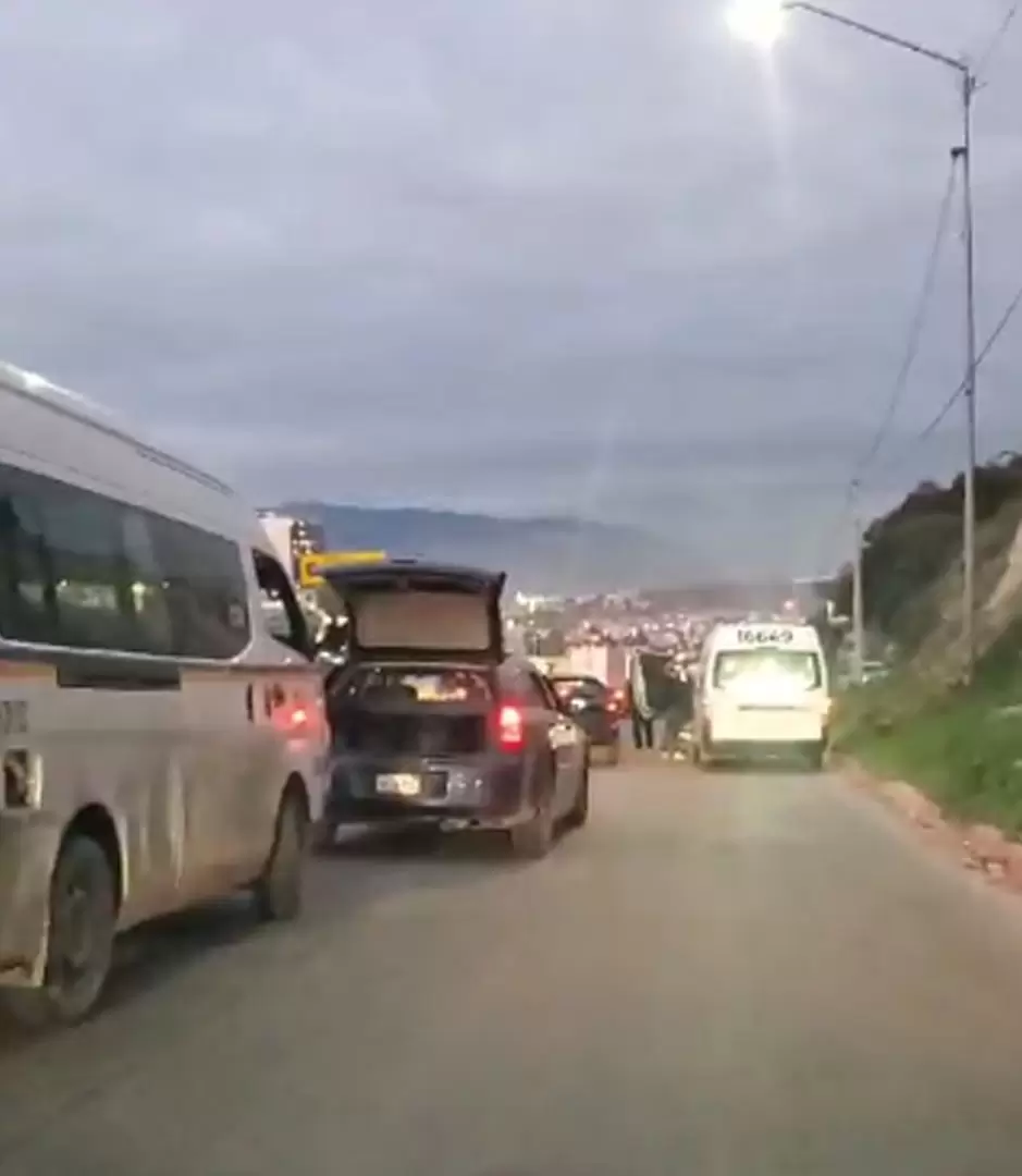 Taxista agrediendo a conductor