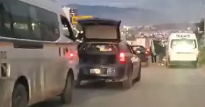 Taxista agrediendo a conductor