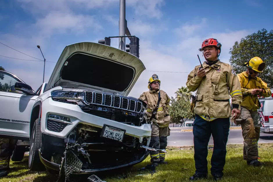 Rescates de personas atrapadas en automviles con equipo de ltima generacin