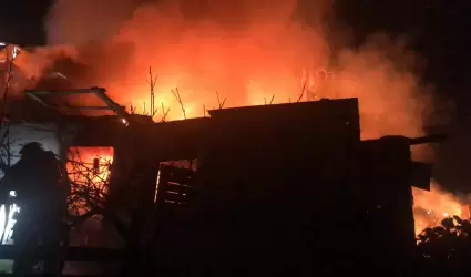 Incendio consume vivienda en colonia Esperanza; familia pide ayuda a la sociedad
