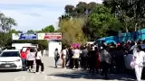 Toman escuelas por el cierre de una calle