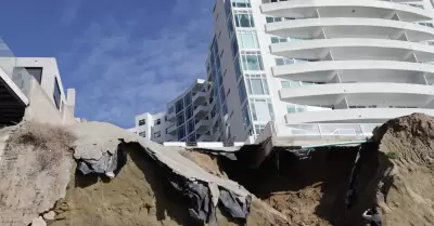 Tras recientes marejadas cae soporte de multifamiliar en Playas de Tijuana