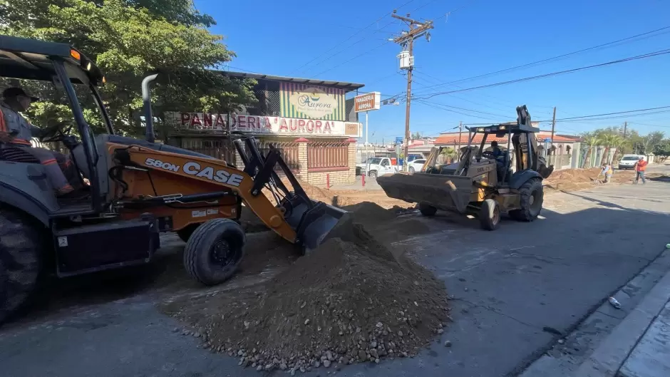 Instalacin de tubera para red de alcantarillado sanitario en colonia Aurora