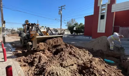 Instalacin de tubera para red de alcantarillado sanitario en colonia Aurora