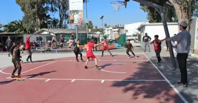 Participan primarias y secundarias de Ensenada en juegos deportivos de la Secret