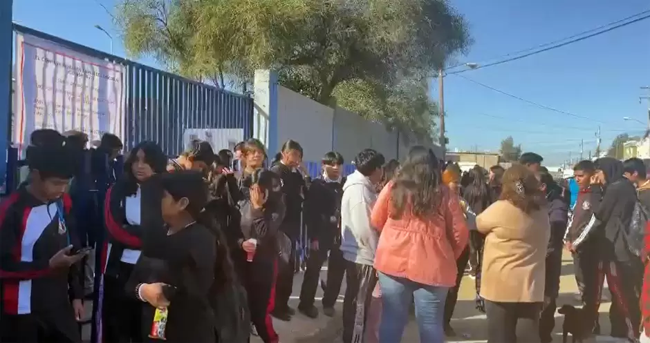 Padres toma Secundaria #123 para exigir aulas, docentes y seguridad