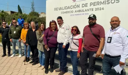 Apoyan a 400 comerciantes con revalidacin y entrega de permisos