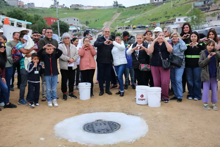 Entregan obra de alcantarillado sanitario en colonia Colinas de Mazatln, Playas de Rosarito