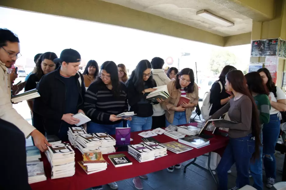 Realizan jornada de donacin masiva de libros en transporte pblico