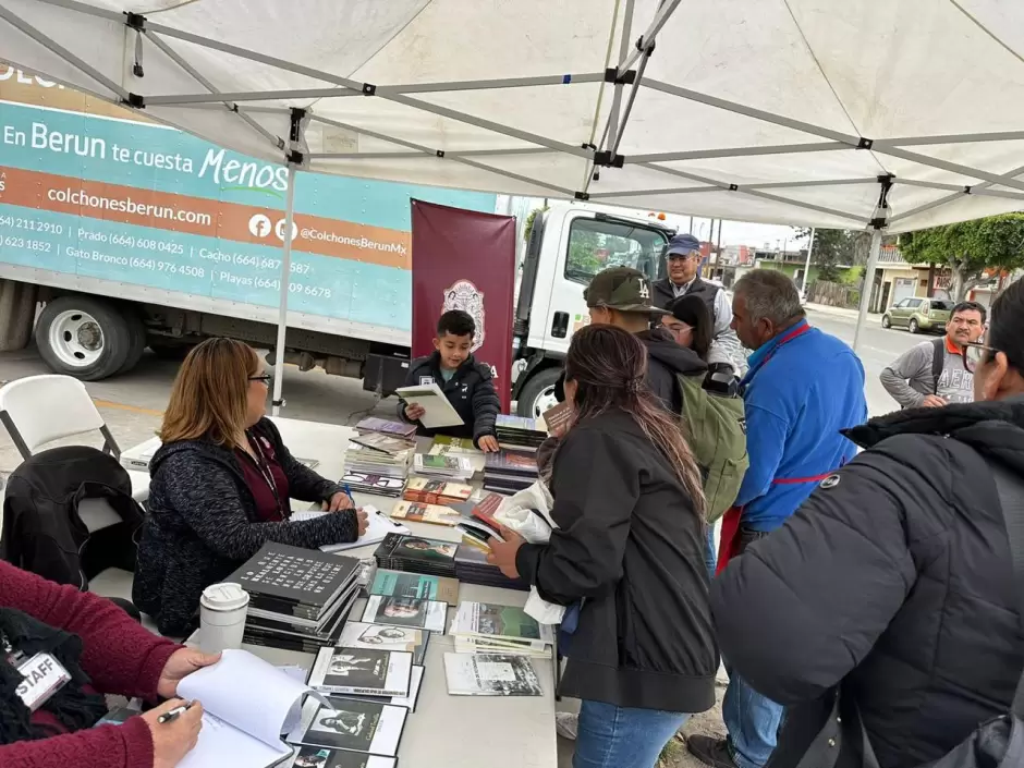 Realizan jornada de donacin masiva de libros en transporte pblico