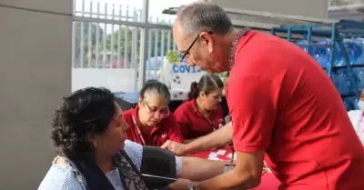 Ciruga de cataratas gratuitas para personas mayores con factores de riesgo