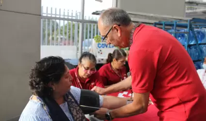 Ciruga de cataratas gratuitas para personas mayores con factores de riesgo