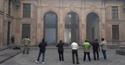 Con el rostro cubierto jvenes irrumpieron y entraron a Palacio Nacional por el 