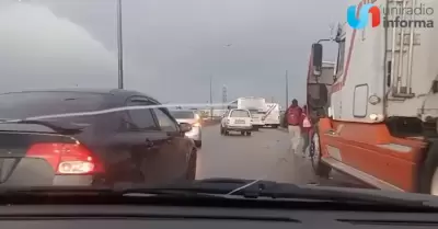 Accidente vehicular en Tijuana provoca congestin en el bulevar 2000