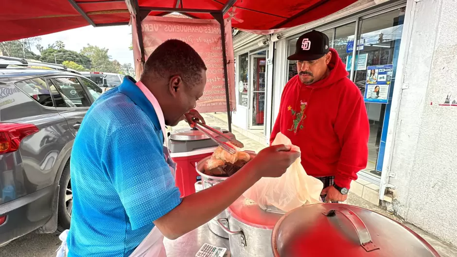 De migrante a migrante: haitiano se convierte en pilar de apoyo en Tijuana