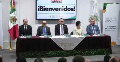 Estudiantes de UABC recibieron becas Prohibido Rendirse