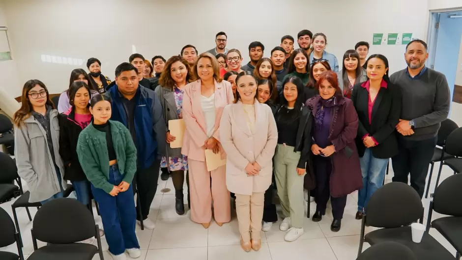 Imparten pltica "Mitos y Realidades de la Adopcin" a estudiantes de UABC Rosarito