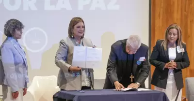 Firma Xchitl Glvez Compromiso Nacional por la Paz