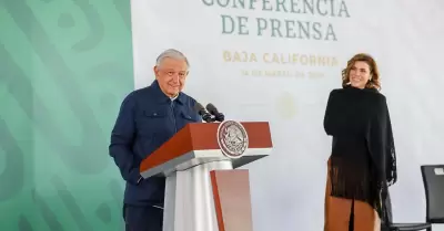 Andrs Manuel Lpez Obrador y Marina del Pilar