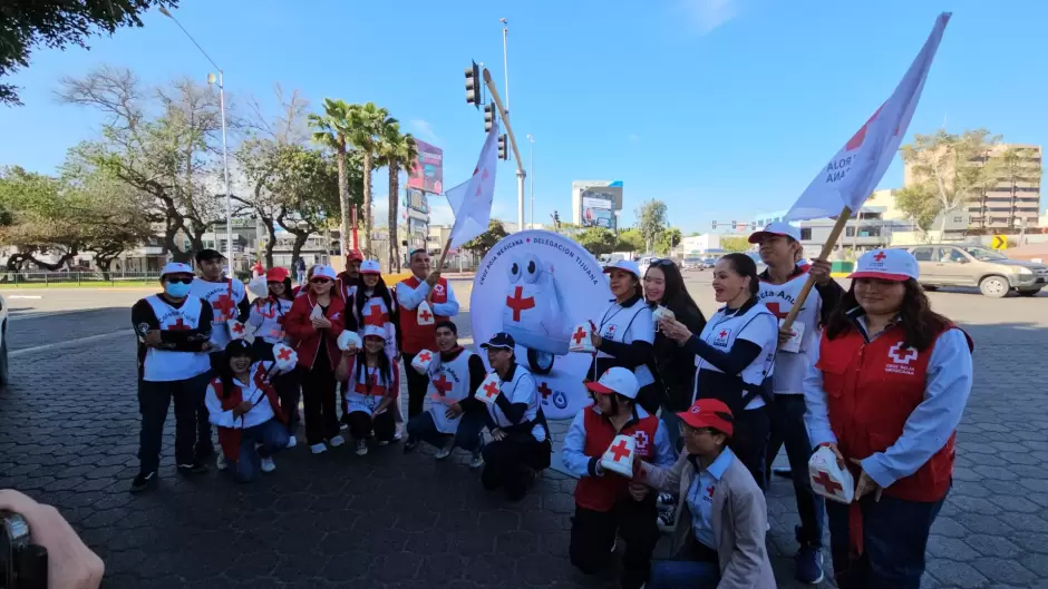 Boteo de la colecta anual de la Cruz Roja de Tijuana