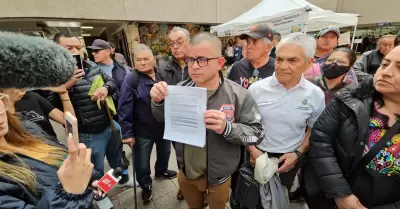 Se manifiestan una vez ms policas comerciales