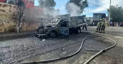 Incendio en camin repartidor de gas controlado por autoridades