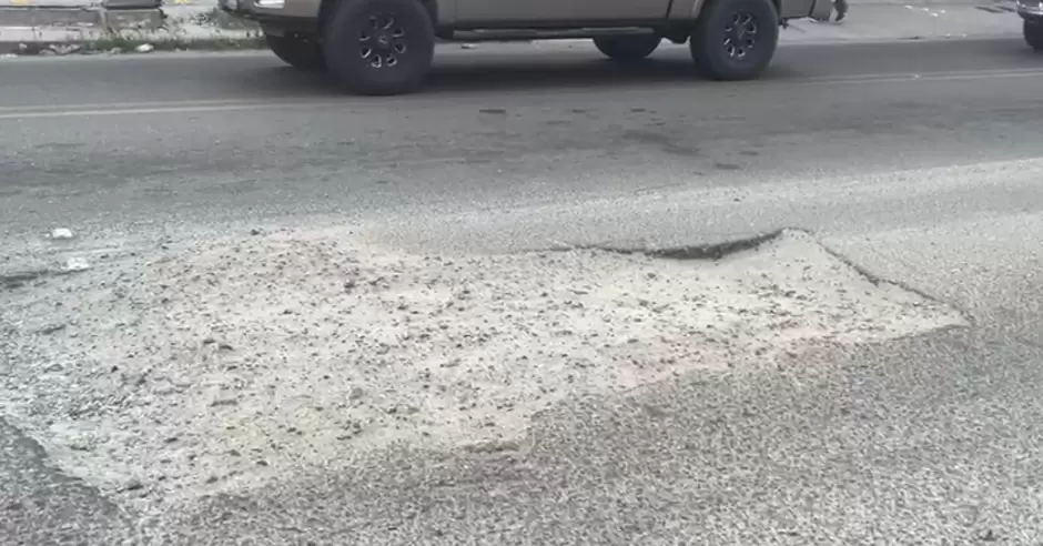 Bache obstaculiza trfico en avenida Ermita Norte