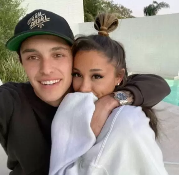 Ariana Grande y Dalton Gomez