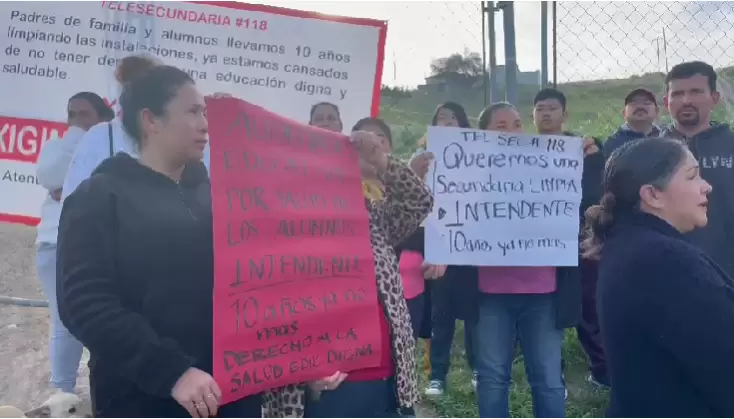 Padres exigen personal de intendencia para Telesecundaria 118; llevan as 10 aos, denuncian